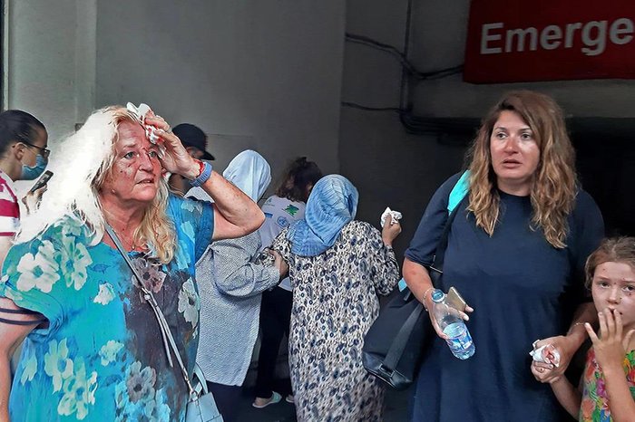 Pessoas feridas após a explosão em Beirute