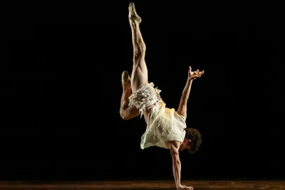 Porto Alegre, RS 23/07/2019: De quinta a sÃ¡bado, o palco do Teatro RenascenÃ§a vai receber a diversidade da danÃ§a na capital num dos mais democrÃ¡ticos eventos culturais. SerÃ£o 80 coreografias e 450 bailarinos em cena dos mais diferentes estilos como balÃ©, salsa, danÃ§a do ventre, sapateado americano, samba, danÃ§as urbanas, tango, danÃ§a contemporÃ¢nea, jazz e forrÃ³ entre outros. Dividem a cena renomados artistas e novos talentos, profissionais consagrados e alunos de projetos sociais, jovens e idosos, tradicionais escolas de danÃ§a e grupos que dÃ£o seus primeiros e decisivos passos. Foto: Nando Espinosa Fotografia/Especial SMC PMPA<!-- NICAID(14562856) -->