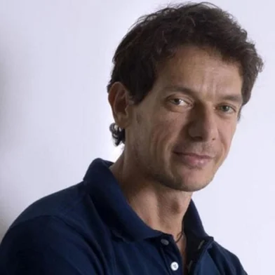  Morreu na noite desta quarta-feira (5), o arquiteto caxiense André Piva, aos 52 anos.<!-- NICAID(14562996) -->
