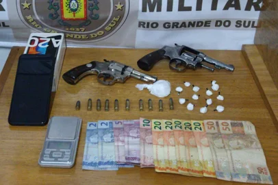 Traficante é preso com cocaína e duas armas após denúncia anônima em Canela<!-- NICAID(14563954) -->