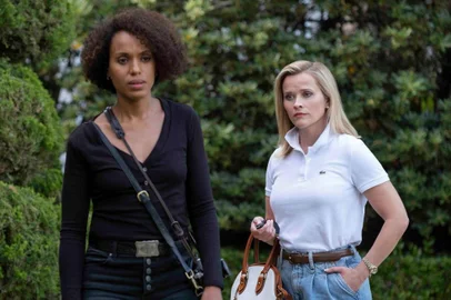 Kerry Washington e Reese Witherspoon em Little Fires Everywehere, disponível na Amazon Prime Video
