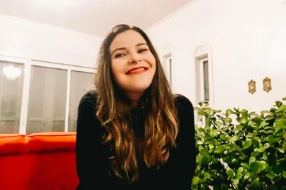 A cantora caxiense Tatiéli Bueno é a personagem desta semana da série A arte não para. <!-- NICAID(14565521) -->