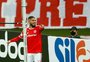 Com gols de Guerrero e Edenilson, Inter vence Santos e vira vice-líder do Brasileirão