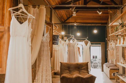 O Amor é Simples, startup de vestido de noiva<!-- NICAID(14567630) -->
