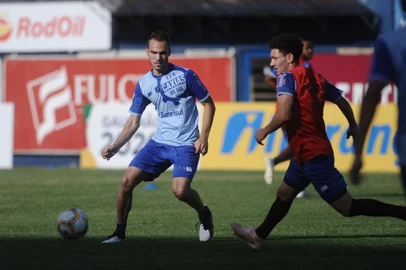  CAXIAS DO SUL, RS, BRASIL (12/03/2020)Treino do SER caxias no Estádio Centenário. Na foto, Felipe Tontini. (Antonio Valiente/Agência RBS)Indexador: ANTONIO VALIENTE / AGENCIA RBS  <!-- NICAID(14449144) -->