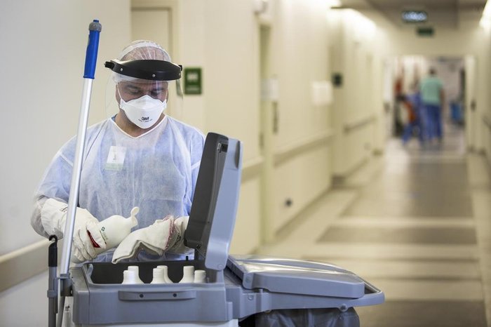 pessoas vestindo uniforme para trabalho de hospital, conjunto de