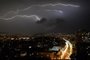  Morador de Porto Alegre registra tempestade de raios na noite desta terça-feira (18)<!-- NICAID(14571234) -->