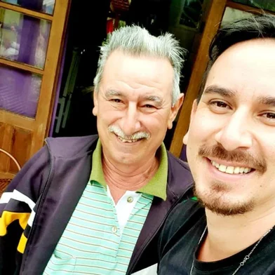 Morador de Caxias realiza o sonho de conhecer o pai depois de 35 anos distantes Lucas Daniel Ávila da Rosa, 35 anos, viajou até Florianópolis para encontrar Adão Cortiana, 64 anos, e realizar o sonho de conhecer o pai.<!-- NICAID(14571647) -->