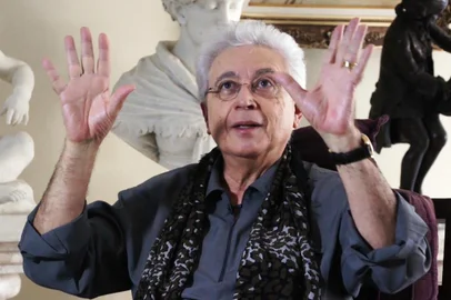 depoimento de Aguinaldo Silva no documentário lampião da esquina, sobre jornal gay que marcou imprensa alternativa do Brasil