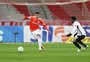 Elogiado por Ramírez e com proposta recusada: o momento de Zé Gabriel no Inter