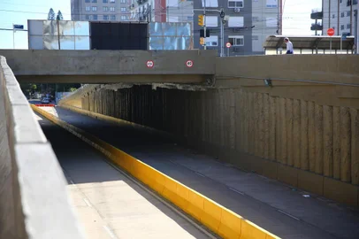  PORTO ALEGRE, RS, BRASIL - 24.08.2020 - Obra da trincheira da Cristóvão Colombo com Dom Pedro II. (Foto: Félix Zucco/Agencia RBS)<!-- NICAID(14575277) -->
