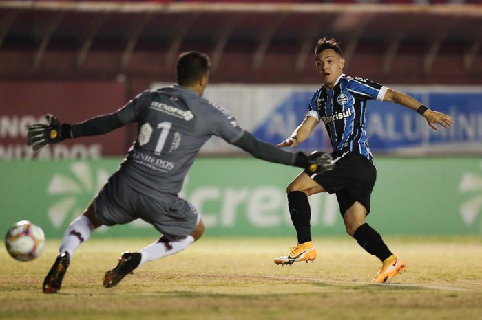 Porto pode oferecer que Grêmio permaneça com 20 de Pepê, diz jornal português