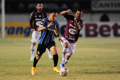  CAXIAS DO SUL, RS, BRASIL, 26/08/2020. SER Caxias x Grêmio, primeiro jogo da final do Campeonato Gaúcho 2020 (Gauchão 2020), realizado no estádio Francisco Stédile (Estádio Centenário). A partida reúne o ganhador da Taça Cel. Ewaldo Poeta (1º turno) e o vencedor da Taça Francisco Novelletto Neto (2º turno). (Porthus Junior/Agência RBS)<!-- NICAID(14577713) -->