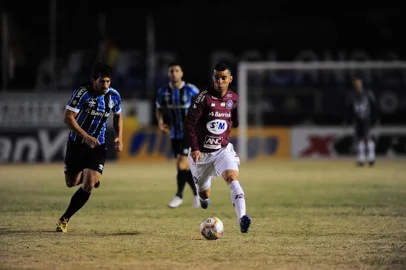  CAXIAS DO SUL, RS, BRASIL, 26/08/2020. SER Caxias x Grêmio, primeiro jogo da final do Campeonato Gaúcho 2020 (Gauchão 2020), realizado no estádio Francisco Stédile (Estádio Centenário). A partida reúne o ganhador da Taça Cel. Ewaldo Poeta (1º turno) e o vencedor da Taça Francisco Novelletto Neto (2º turno). (Porthus Junior/Agência RBS)<!-- NICAID(14577775) -->