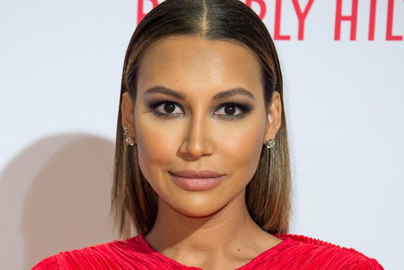  (FILES) In this file photo taken on April 16, 2016 Actress Naya Rivera  attends the 23rd Annual Race To Erase MS Gala in Beverly Hills California. - Glee star Naya Rivera is missing and feared drowned at a California lake, local officials said, with rescuers to continue a search for her on July 9, 2020.The Ventura County Sheriffs office earlier tweeted it was looking for a possible drowning victim at the lake, and said a dive team was being deployed to the area.Rivera, 33, is best known for her role as high school cheerleader Santana Lopez in Glee, the TV series she starred in for six seasons. (Photo by VALERIE MACON / AFP)Editoria: ACELocal: Beverly HillsIndexador: VALERIE MACONSecao: culture (general)Fonte: AFPFotógrafo: STF<!-- NICAID(14544222) -->