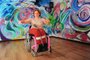  CAXIAS DO SUL, RS, BRASIL, 12/01/2017. A dançarina caxiense Roberta Spader, 33 anos, superou as limitações impostas por uma má formação na coluna para realizar sonhos como o de abrir um espaço multicultural (Espaço Ser) voltado para pessoas de corpos diversos, incluindo deficientes, obesos, idosos, entre outros. (Porthus Junior/Agência RBS)<!-- NICAID(13363884) -->