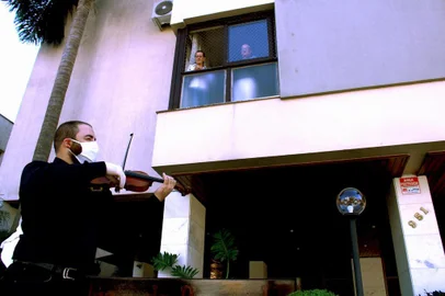 Projeto da Imobiliária Prolar, de Caxias do Sul, leva apresentações musicais a condomínios da cidade<!-- NICAID(14483452) -->