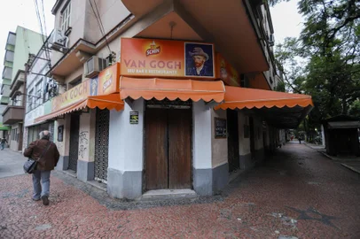  PORTO ALEGRE, RS, BRASIL - 01.09.2020 - O proprietário Cláudio Piovesaniquer vender o restaurante Van Gogh, na esquina da República com a João Pessoa. (Foto: Isadora Neumann/Agencia RBS)Indexador: ISADORA NEUMANN<!-- NICAID(14581836) -->