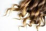Sabia que dietas podem causar queda de cabelo? Descubra que alimentos ajudam a evitar o problema