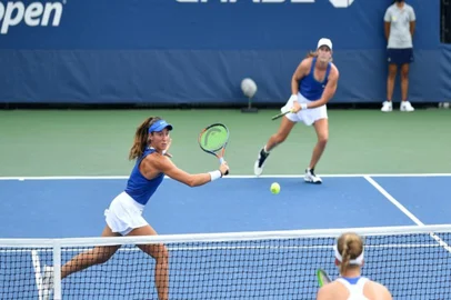 Luísa Stefani e Hayley Carter
