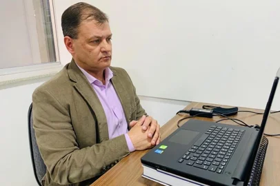 Presidente do Republicanos, Júlio Freitas, em audiência virtual no dia 02/09 com o Procurador-Geral do Ministério Público de Contas, Geraldo Costa da Camino. O tema da reunião foi a falta de transparência na licitação do transporte público de Caxias do Sul. Também participaram o vice-presidente do partido, Emílio Andreazza, e o deputado federal Carlos Gomes e presidente Estadual do Partido.<!-- NICAID(14583427) -->