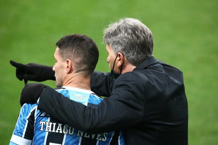 No reencontro com Thiago Neves, Grêmio tenta recuperar a confiança após goleada na Libertadores