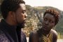 Chadwick Boseman como o personagem Tchalla, protagonista e herói homônimo do filme Pantera Negra. Ao seu lado, Lupita Nyongo, que interpreta Nakia, espiã e guarda pessoal do rei TChalla.