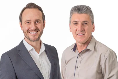 Vinicius Ribeiro (DEM) e Kiko Girardi (PSD), pré-candidatos a prefeito e vice de Caxias do Sul<!-- NICAID(14588103) -->