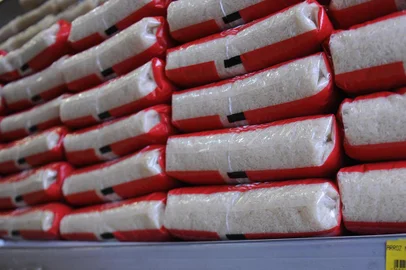  CAXIAS DO SUL, RS, BRASIL, 06/08/2020 - Aumento de produtos como carne, óleo, arroz e feijão impactam no preço da cesta básica. (Marcelo Casagrande/Agência RBS)<!-- NICAID(14587978) -->