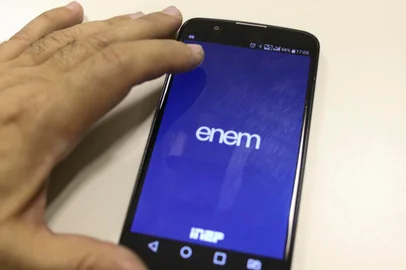  Aplicativo de Celular ENEM, celular mostra a palavra ENEMLocal: BrasÃ­liaIndexador: Marcello Casal JrAgÃªncia BrasilFotógrafo: Reporter Fotografico<!-- NICAID(14589747) -->