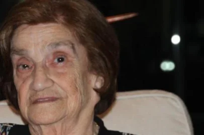 Aos 91 anos, completos em 2 de setembro, morreu nesta quinta-feira Yolanda Britto, mãe do ex-governador do Estado Antônio Britto. Yolanda havia alguns lutava contra o Alzheimer e, no mês passado, chegou a contrair a covid-19, mas reagiu bem à doença. Nos últimos dias de agosto, no entanto, foi internada no Hospital Moinhos de Vento a partir de um agravamento do seu estado de saúde.<!-- NICAID(14590501) -->