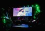 Armandinho lota drive-in de Porto Alegre e canta seus principais sucessos