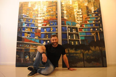  CAXIAS DO SUL, RS, BRASIL, 14/09/2020 -  O artista Marcelo Hübner expõe a série de obras intitulada Flores Concretas, na Galeria Gerd Bornhein, na Casa de Cultura Percy Vargas de Abreu e Lima. (Marcelo Casagrande/Agência RBS)<!-- NICAID(14591813) -->