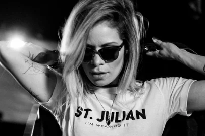 Amigos de Caxias do Sul criam grife de roupas com conceito Stage Wear, voltada aos artistas.<!-- NICAID(14591367) -->