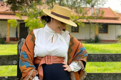 GZH convidou a Shana Muller para dar umas dicas de como compor looks urbanos carregando a identidade gaúcha nos detalhes.<!-- NICAID(14593143) -->