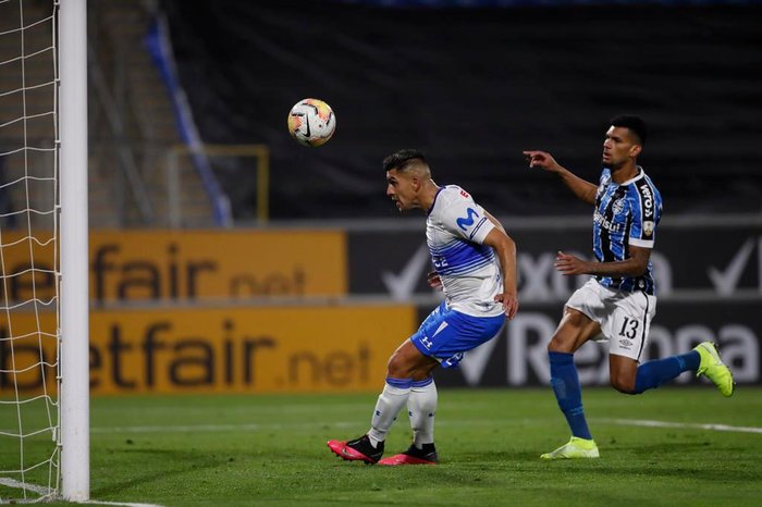Após dormir em São Paulo, Pinares chega a Porto Alegre para assinar com o Grêmio