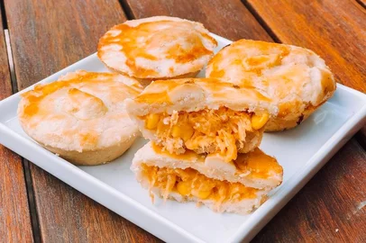 Receitas da Lela, Farofada, Clericot, Sanduíche, Sanduíche de bife à milanesa, Empada de frango, Sacolé de caipirinha, Iscas de frango com farofa, Destemperados<!-- NICAID(13924743) -->