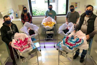  Em comemoração à Semana Farroupilha e ao dia do Gaúcho, os bebês que nascerem de quinta-feira (17) até domingo (20) serão caracterizados com roupinhas gauchescas, no Hospital do Círculo, em Caxias do Sul.<!-- NICAID(14596132) -->