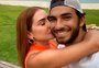 Deborah Secco posta foto em cenário paradisíaco e se declara para o marido: "Meu tudo"