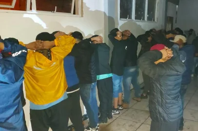  Patrulha do Barulho termina com festa clandestina em Farroupilha.<!-- NICAID(14596607) -->
