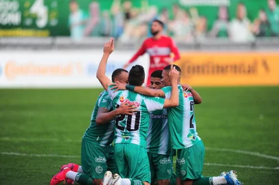 CAXIAS DO SUL, RS, BRASIL, 17/09/2020. Juventude x CRB, jogo válido pela quarta fase da Copa do Brasil 2020 realizado no estádio Alfredo Jaconi. Comemoração do segundo gol do Juventude marcado pelo meia Wagner. (Porthus Junior/Agência RBS)<!-- NICAID(14595029) -->