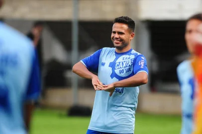  CAXIAS DO SUL, RS, BRASIL, 19/02/2020. Treino do Caxias no CT. SER Caxias se preapara para enfrentar o Grêmio na final da Taça Cel. Ewaldo Poeta, primeiro turno do Campeonato Brasileiro. Na foto, lateral Ivan (C).  (Porthus Junior/Agência RBS)<!-- NICAID(14424980) -->