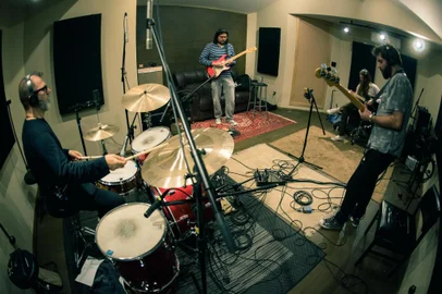Banda Não Alimente os Animais lança single Zigler<!-- NICAID(14598293) -->
