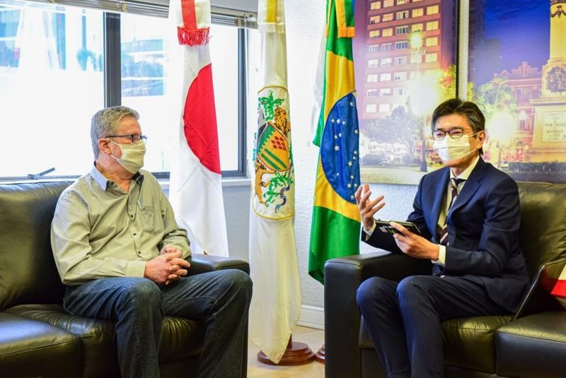  Takashi Yokoyama esteve na Prefeitura, Câmara e na Associação de Língua e Cultura Japonesa da cidade<!-- NICAID(14600632) -->