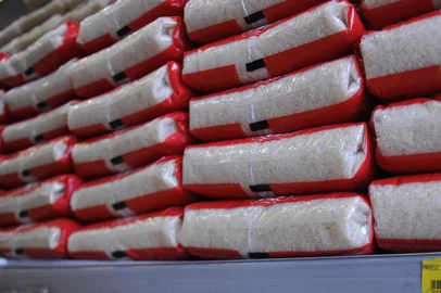  CAXIAS DO SUL, RS, BRASIL, 06/08/2020 - Aumento de produtos como carne, óleo, arroz e feijão impactam no preço da cesta básica. (Marcelo Casagrande/Agência RBS)<!-- NICAID(14587978) -->