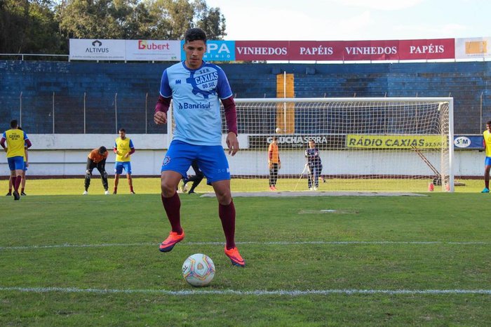 Pedreiro, sorveteiro e cowboy: a história de vida de Giovane Gomez até  chegar ao Caxias