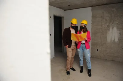  CAXIAS DO SUL, RS, BRASIL (24/09/2020)Bianca Rodrigues e do Max Pohlmann, casal que comprou um apartamento na planta no Panazzolo. Pauta para o +Serra sobre mercado imobiliário. (Antonio Valiente/Agência RBS)<!-- NICAID(14600408) -->
