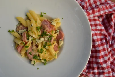 Pene com linguiça , sobras , churrasco, gorgonzola<!-- NICAID(11679719) -->