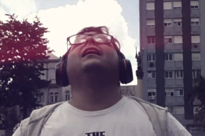 Clipe de Recomeço, de Max Madrassi<!-- NICAID(14602882) -->
