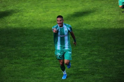 CAXIAS DO SUL, RS, BRASIL, 17/09/2020. Juventude x CRB, jogo válido pela quarta fase da Copa do Brasil 2020 realizado no estádio Alfredo Jaconi. Comemoração do primeiro gol do Juventude marcado pelo lateral-direito Igor.(Porthus Junior/Agência RBS)<!-- NICAID(14594923) -->